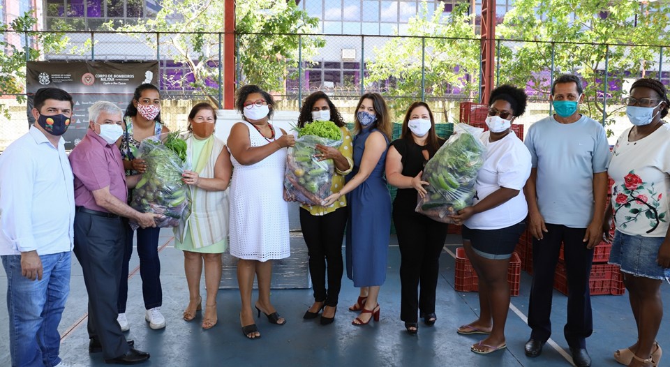 entrega-cestas-verdes-alimentares|||Fotógrafo:Leandro Braga/Vice-Governadoria